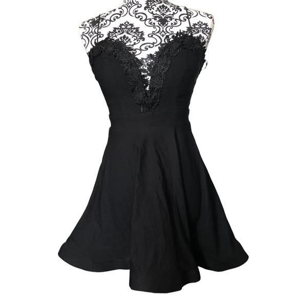 Chelsea Black Dress - Picture 3 of 16